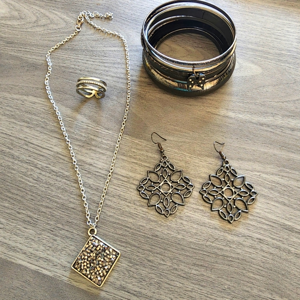 Grab Bag of Jewelry $10